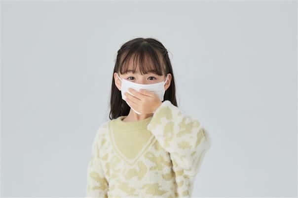 摄图网_501556075_小女孩戴着口罩(企业商用)_看图王 摄图网_501556075_小女孩戴着口罩(企业商用)_看图王
